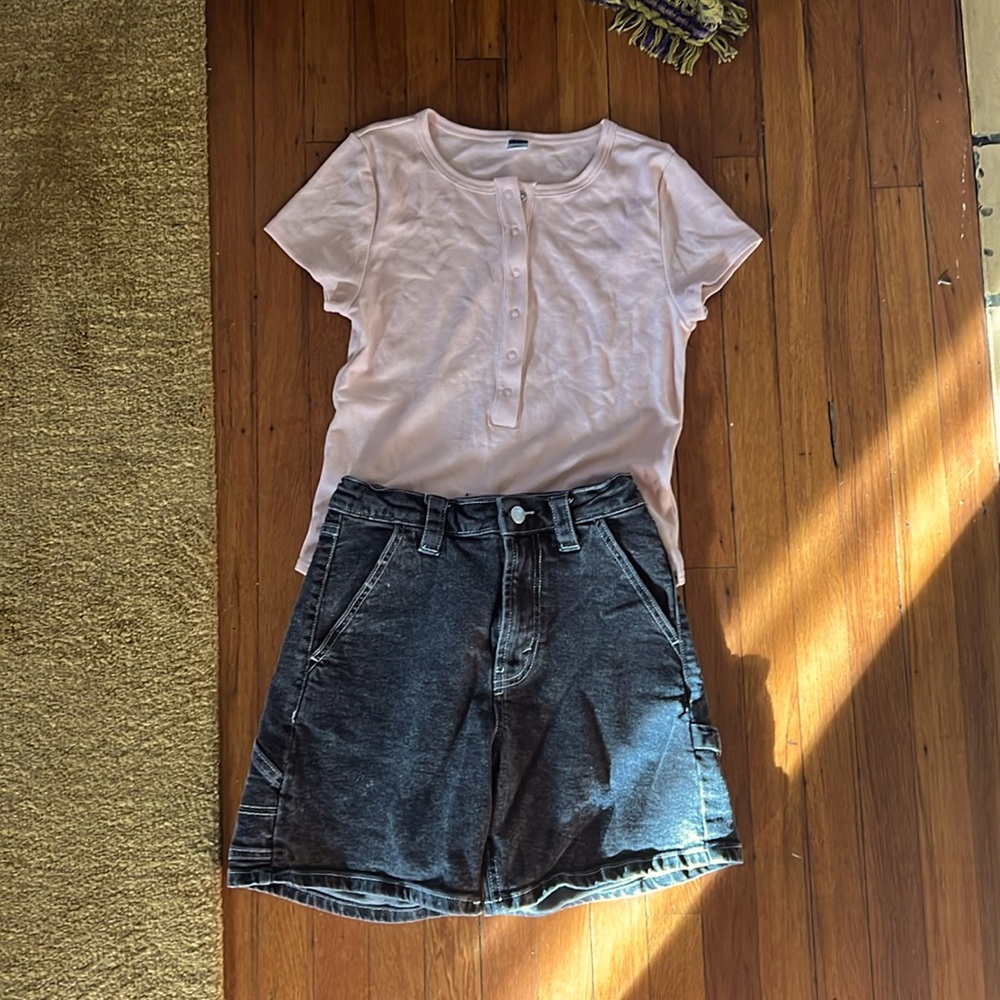 Wild fable highest rise utility shorts size 00 with free Old Navy xs tee
